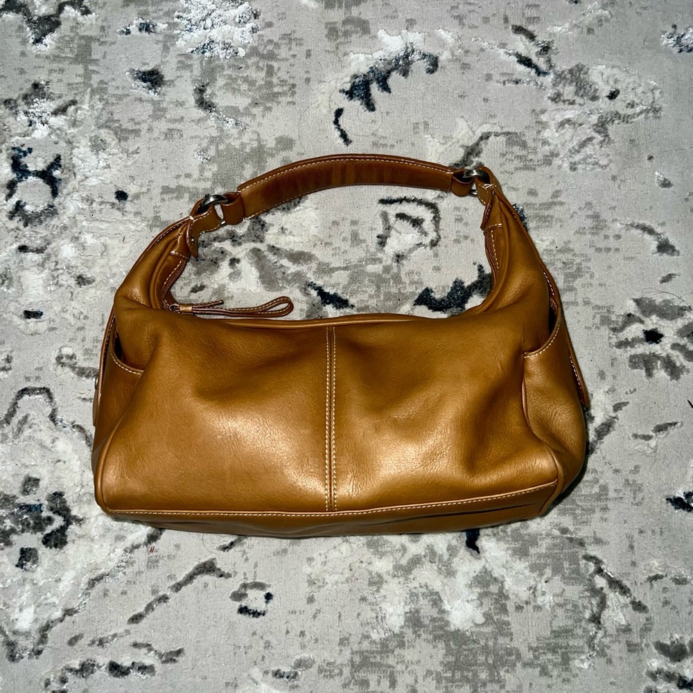 Tignanello Elegant Tan Leather Shoulder Bag